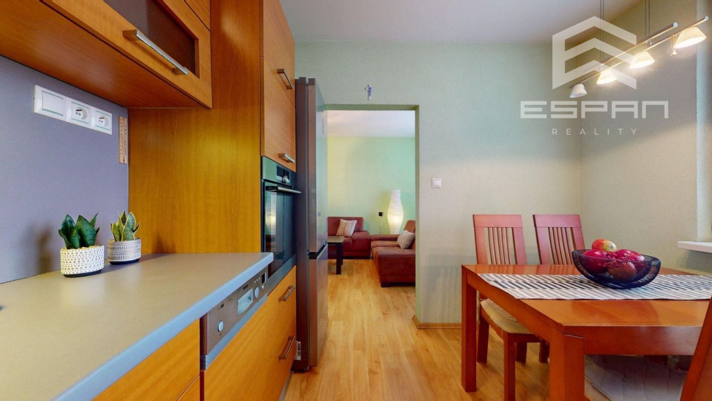 Priestranný slnečný 3 izbový byt po kompletnej rekonštrukcii, Klokočina