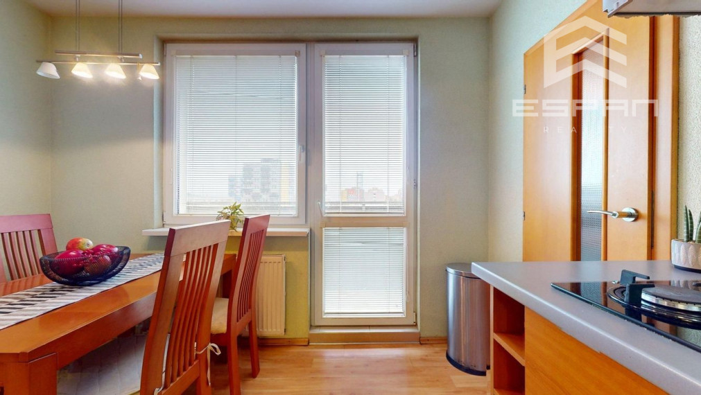 Priestranný slnečný 3 izbový byt po kompletnej rekonštrukcii, Klokočina