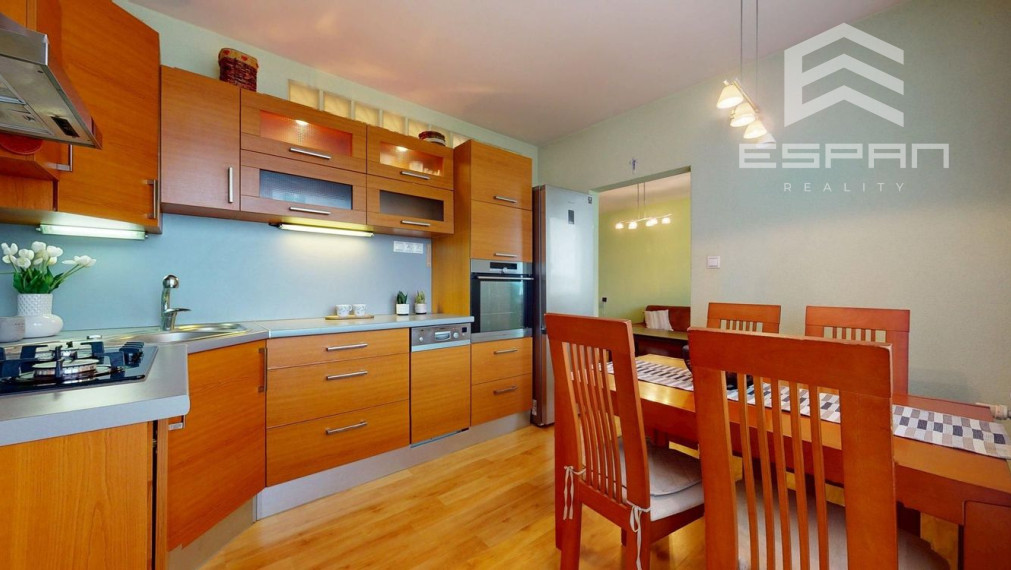 Priestranný slnečný 3 izbový byt po kompletnej rekonštrukcii, Klokočina