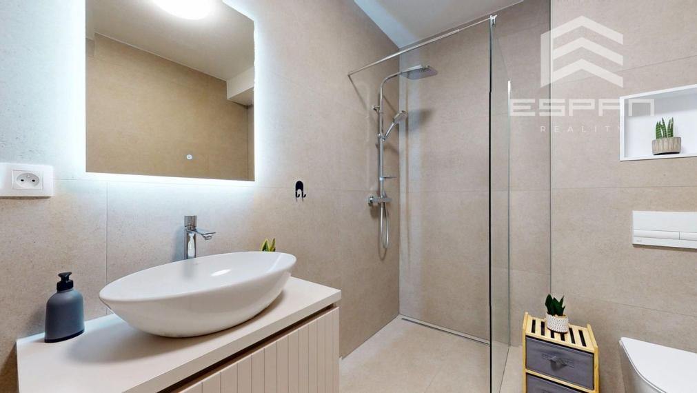 Kompletne zariadený 1i byt s predzáhradkou, Rohožník