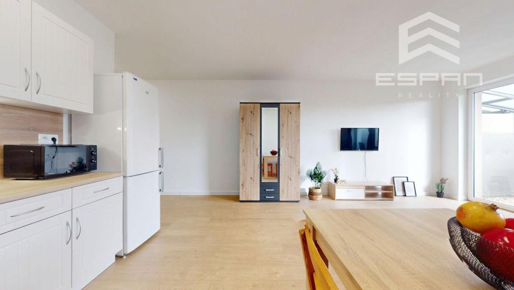 Kompletne zariadený 1i byt s predzáhradkou, Rohožník