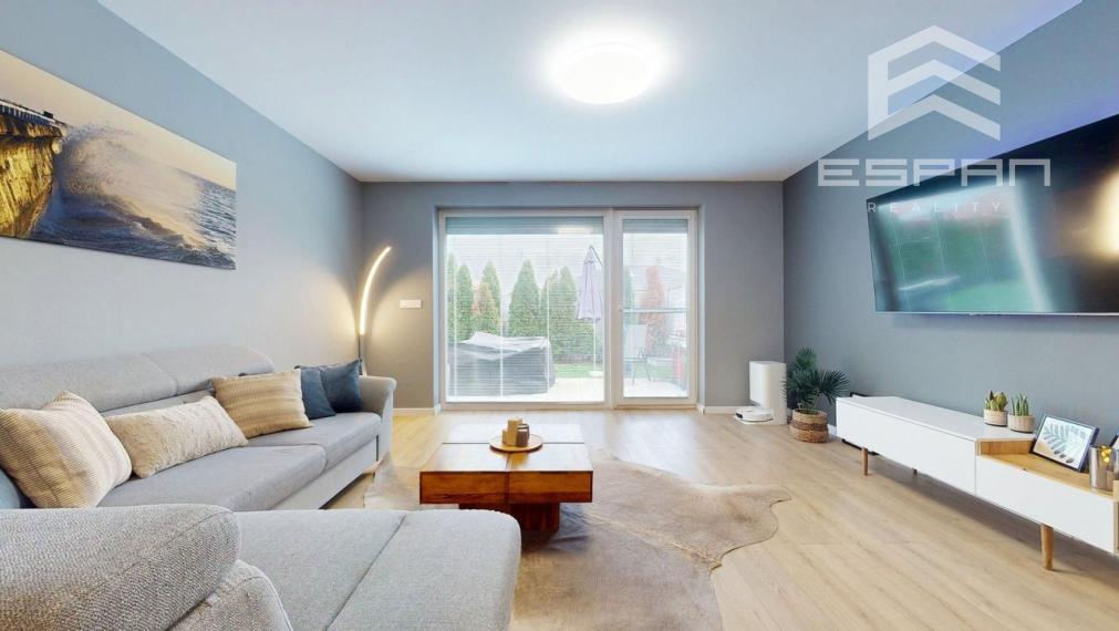 Zariadený 3 izbový dom so záhradou v  Píniovej aleji pri Malackách