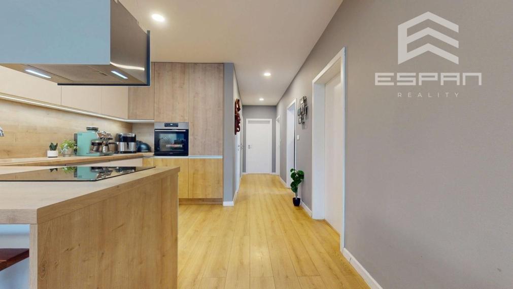 Zariadený 3 izbový dom so záhradou v  Píniovej aleji pri Malackách