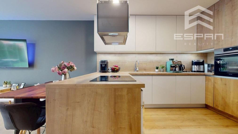 Zariadený 3 izbový dom so záhradou v  Píniovej aleji pri Malackách