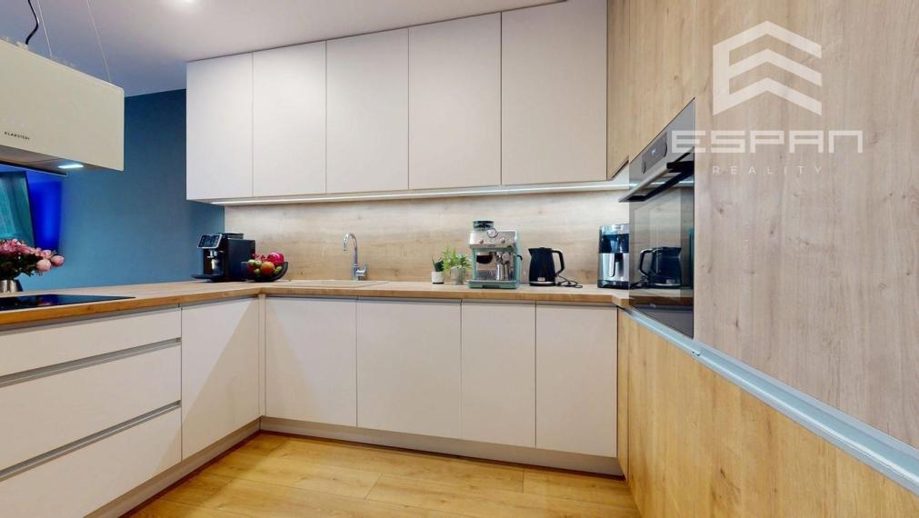 Zariadený 3 izbový dom so záhradou v  Píniovej aleji pri Malackách