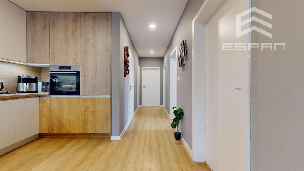 Zariadený 3 izbový dom so záhradou v  Píniovej aleji pri Malackách