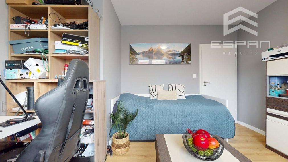 Zariadený 3 izbový dom so záhradou v  Píniovej aleji pri Malackách