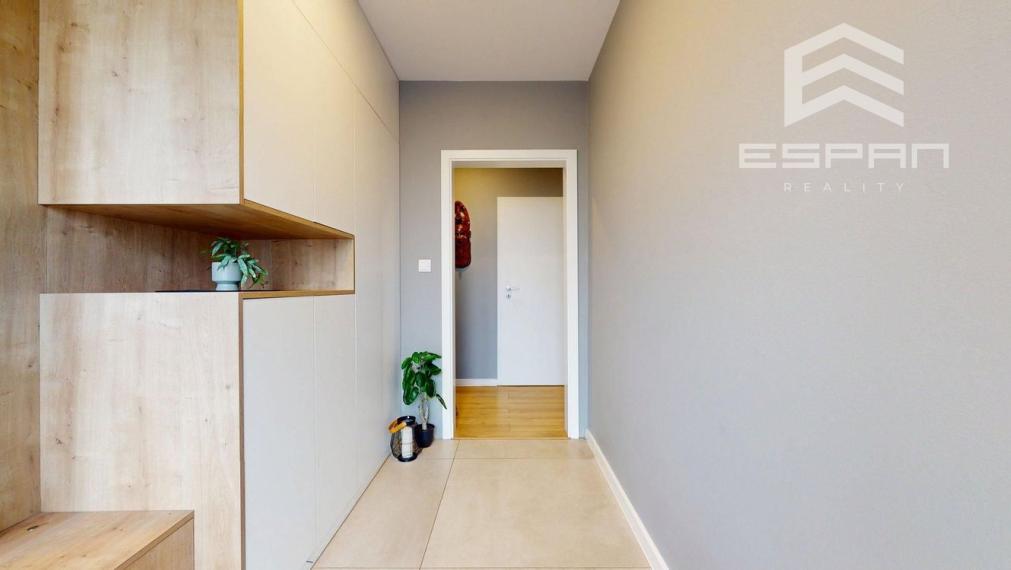 Zariadený 3 izbový dom so záhradou v  Píniovej aleji pri Malackách