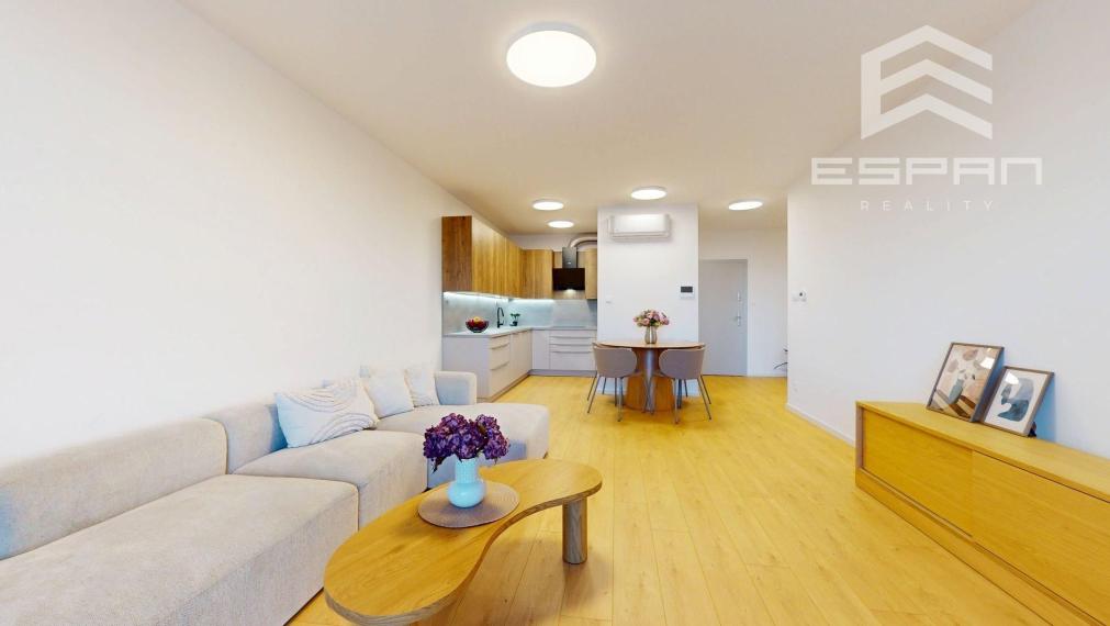 Moderný 3 izbový byt v centre s garážovým státím