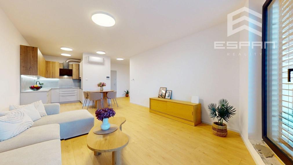 Moderný 3 izbový byt v centre s garážovým státím