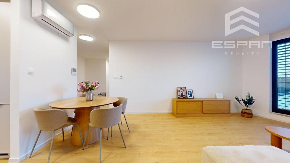 Moderný 3 izbový byt v centre s garážovým státím