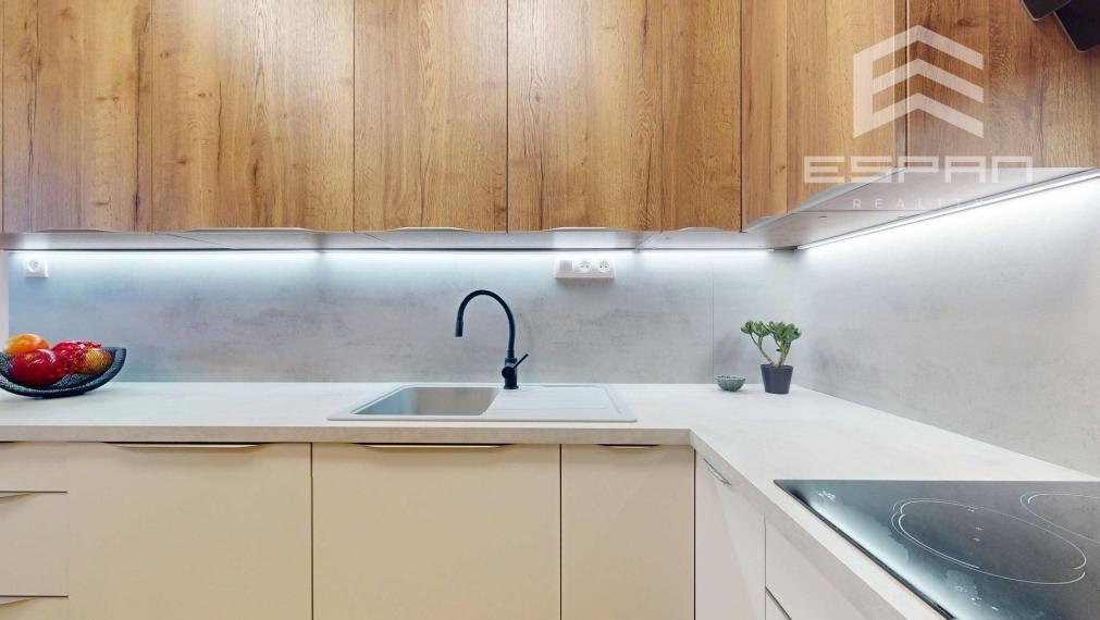 Moderný 3 izbový byt v centre s garážovým státím