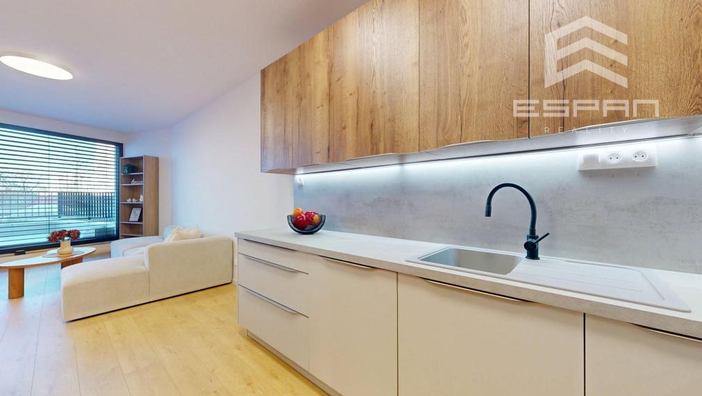 Moderný 3 izbový byt v centre s garážovým státím