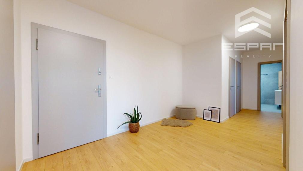 Moderný 3 izbový byt v centre s garážovým státím