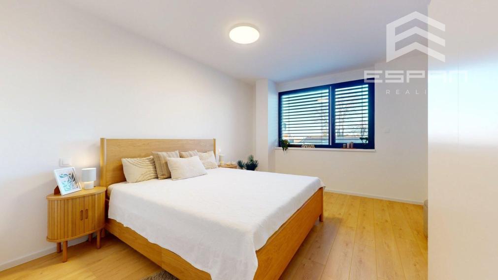 Moderný 3 izbový byt v centre s garážovým státím