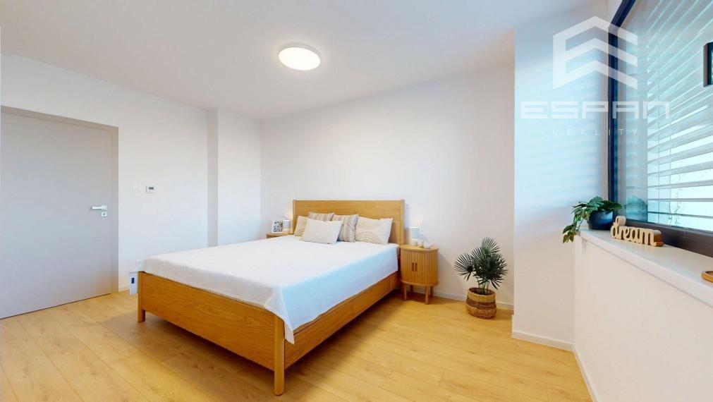 Moderný 3 izbový byt v centre s garážovým státím