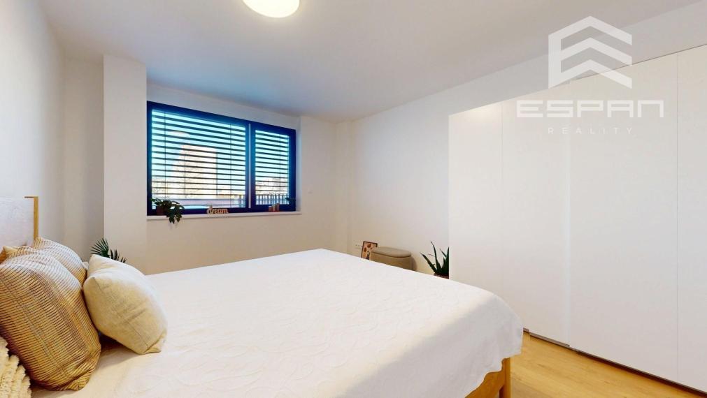 Moderný 3 izbový byt v centre s garážovým státím