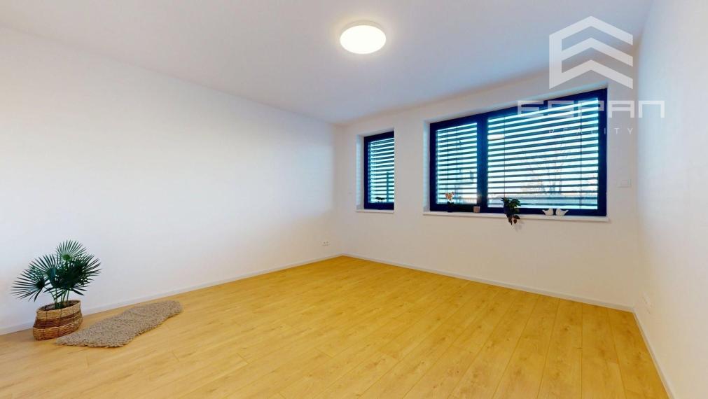 Moderný 3 izbový byt v centre s garážovým státím