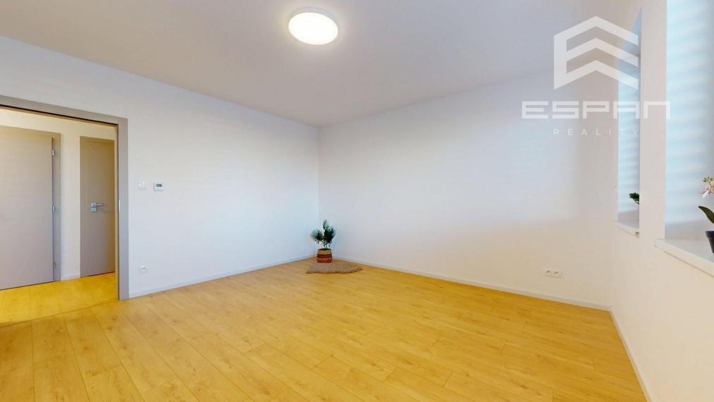 Moderný 3 izbový byt v centre s garážovým státím