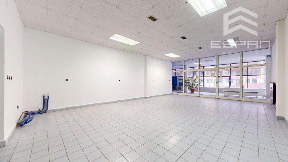 Obchodný/kancelársky priestor o výmere 75 m2 na ul. Záhorácka v Malackách