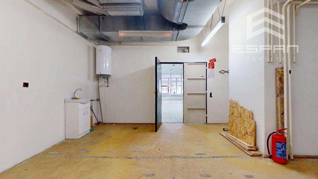 Obchodný/kancelársky priestor o výmere 75 m2 na ul. Záhorácka v Malackách