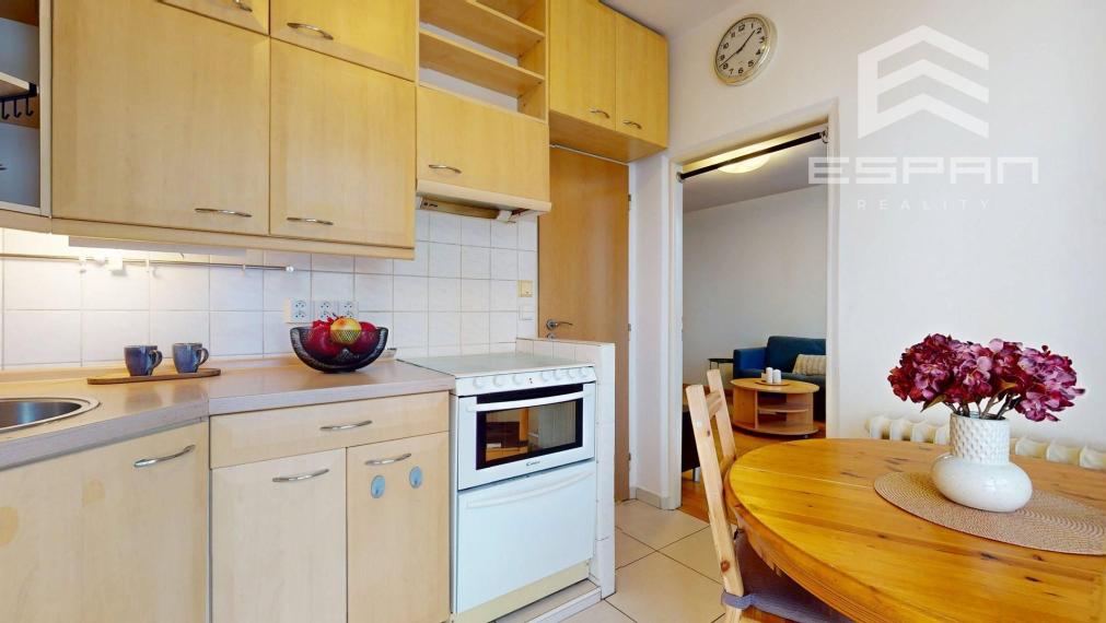 Na prenájom zariadený 2 izbový byt, Exnárova