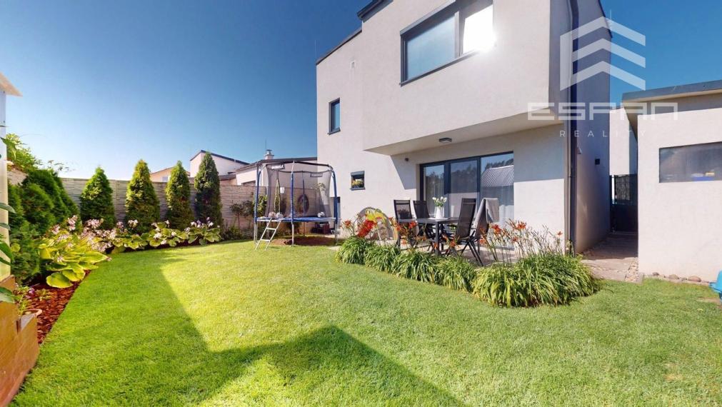 REZERVOVANÉ: Rodinný dom v príjemnej lokalite, Píniova alej