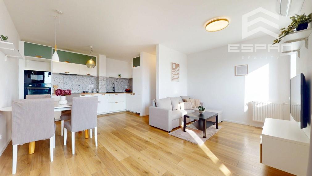 Slnečný 2 izbový byt v blízkosti vlakovej aj autobusovej stanice