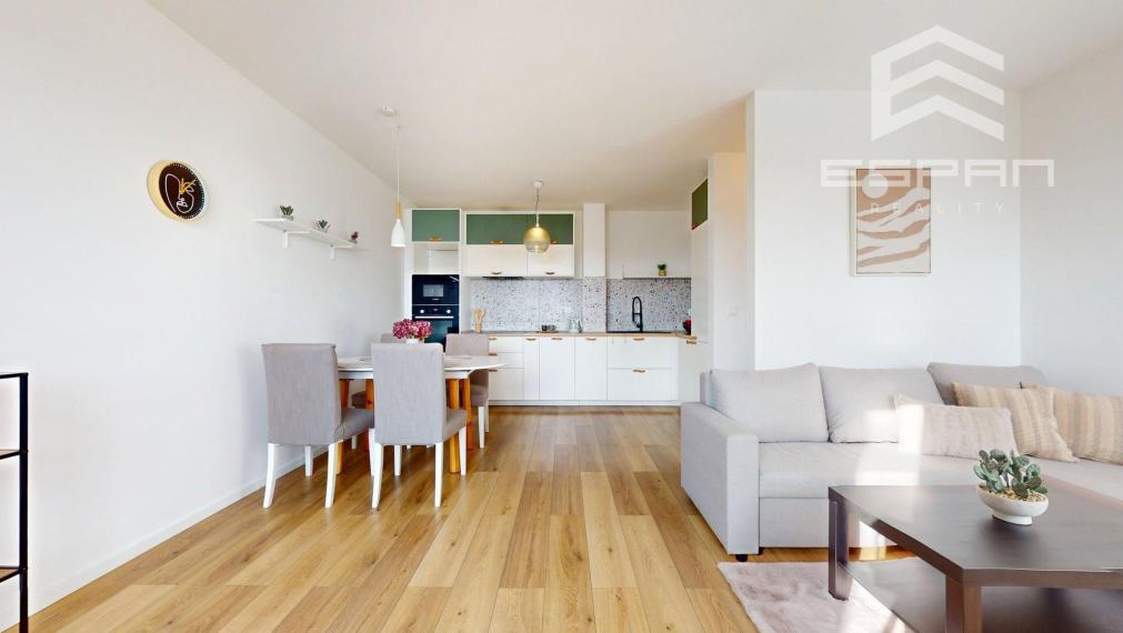 Slnečný 2 izbový byt v blízkosti vlakovej aj autobusovej stanice