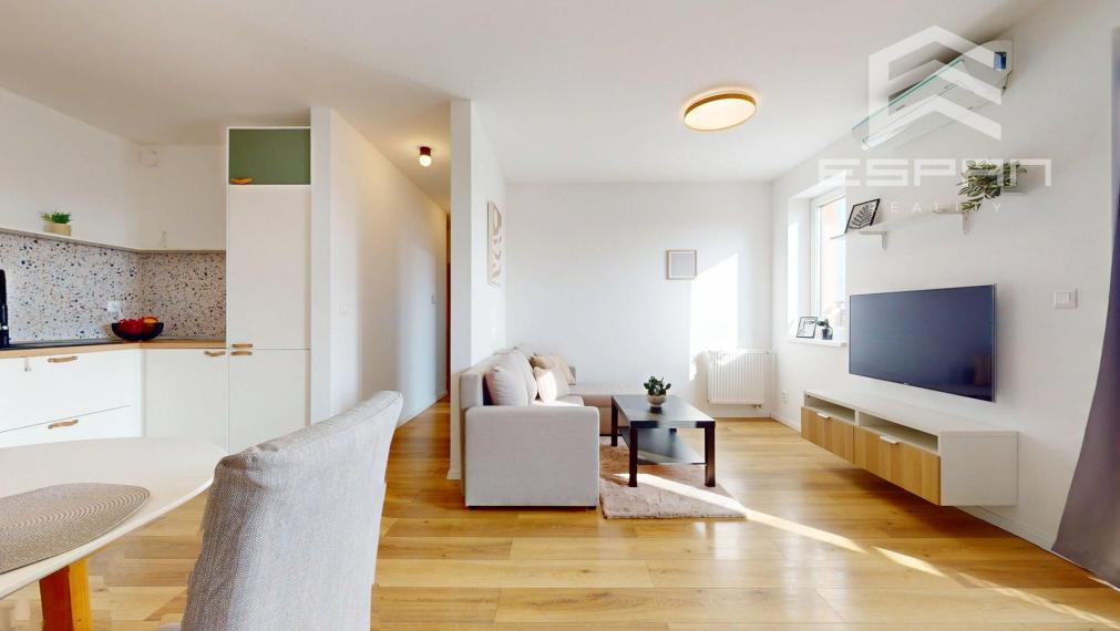 Slnečný 2 izbový byt v blízkosti vlakovej aj autobusovej stanice