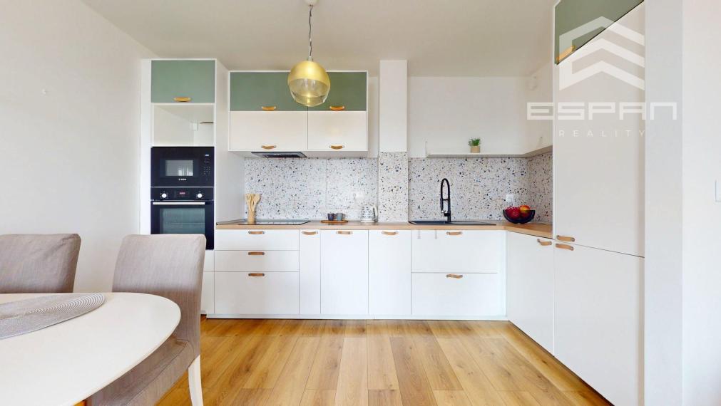 Slnečný 2 izbový byt v blízkosti vlakovej aj autobusovej stanice