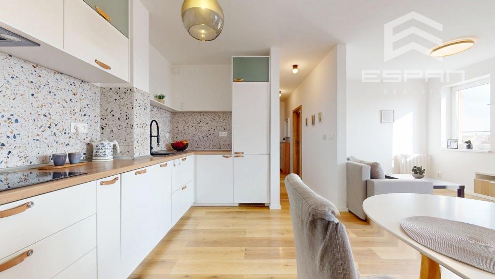 Slnečný 2 izbový byt v blízkosti vlakovej aj autobusovej stanice