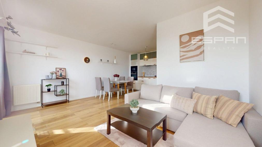 Slnečný 2 izbový byt v blízkosti vlakovej aj autobusovej stanice