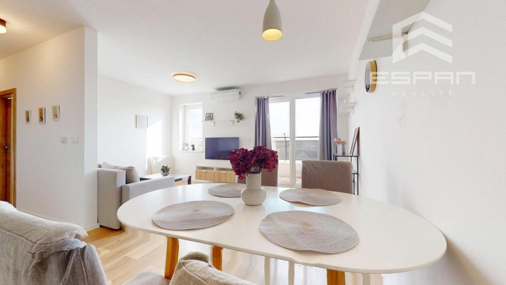 Slnečný 2 izbový byt v blízkosti vlakovej aj autobusovej stanice