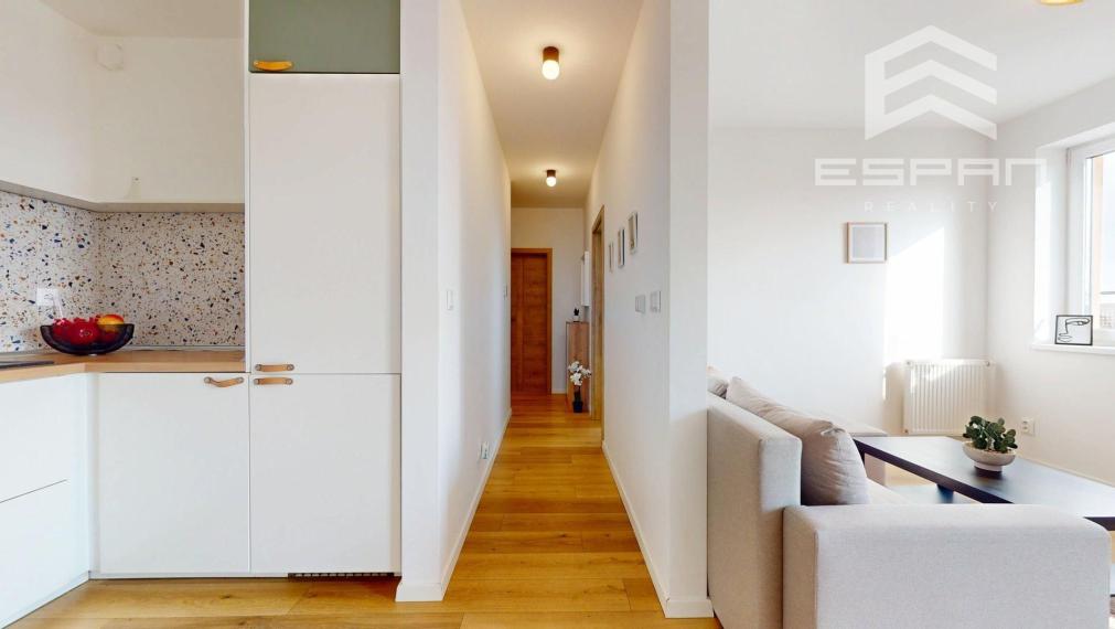 Slnečný 2 izbový byt v blízkosti vlakovej aj autobusovej stanice