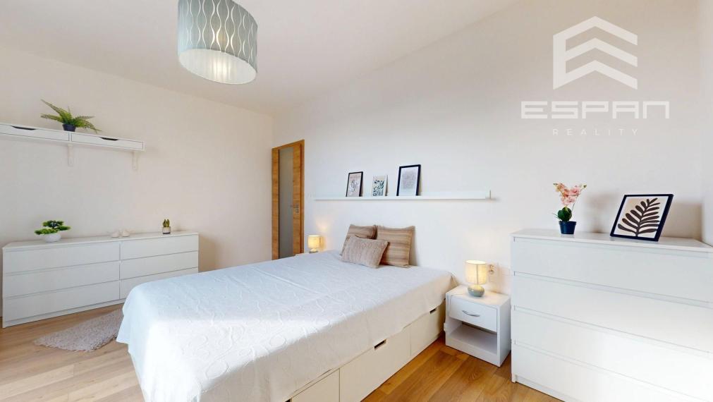 Slnečný 2 izbový byt v blízkosti vlakovej aj autobusovej stanice