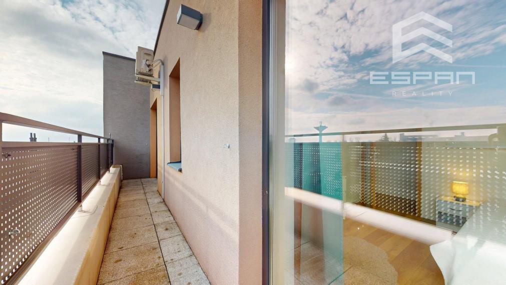 Slnečný 2 izbový byt v blízkosti vlakovej aj autobusovej stanice