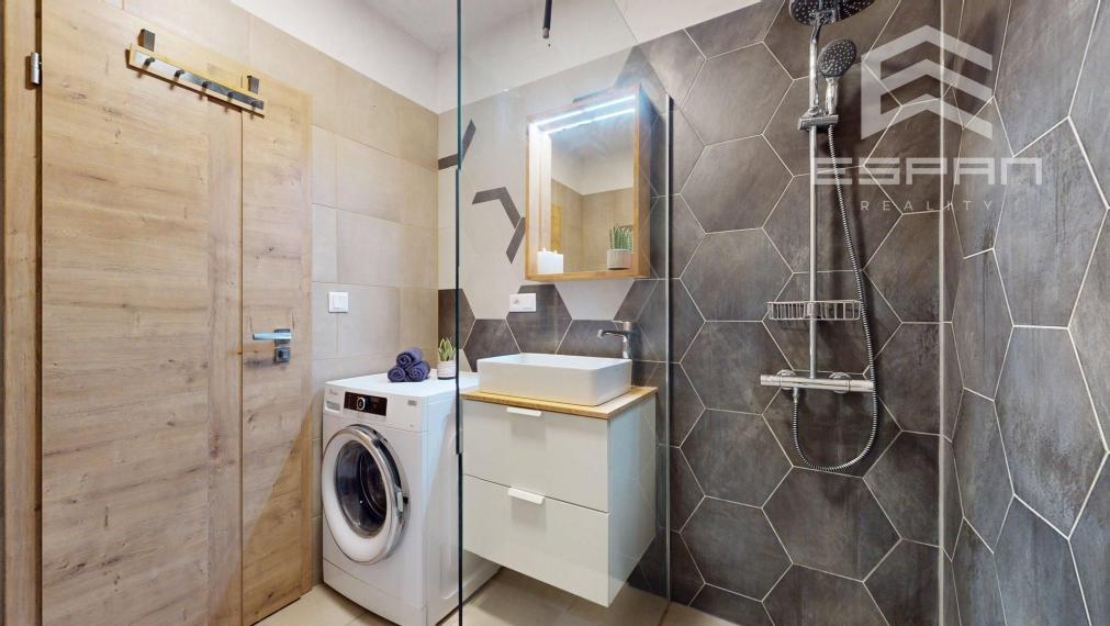 Slnečný 2 izbový byt v blízkosti vlakovej aj autobusovej stanice