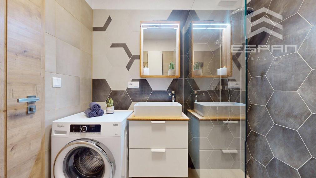 Slnečný 2 izbový byt v blízkosti vlakovej aj autobusovej stanice