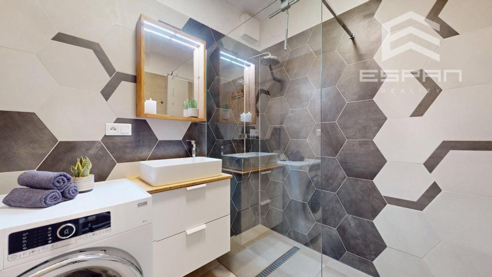 Slnečný 2 izbový byt v blízkosti vlakovej aj autobusovej stanice