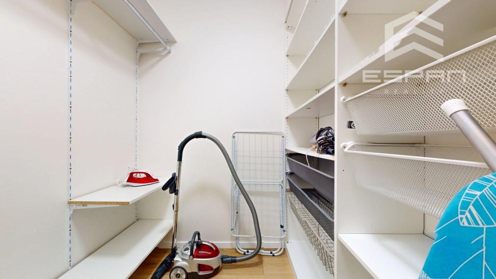 Slnečný 2 izbový byt v blízkosti vlakovej aj autobusovej stanice