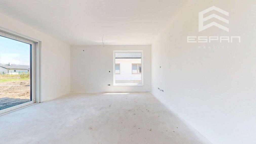  Rodinný dom s garážou a pozemkom o výmere 664 m2 v obci Láb!!!