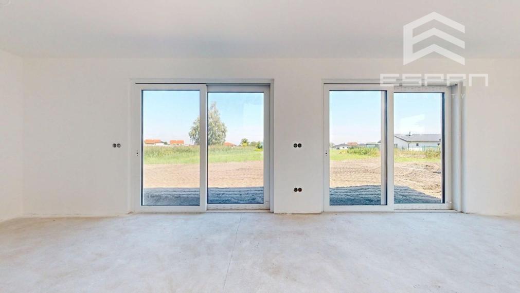  Rodinný dom s garážou a pozemkom o výmere 664 m2 v obci Láb!!!