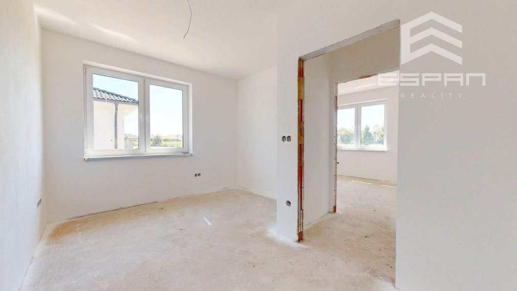  Rodinný dom s garážou a pozemkom o výmere 664 m2 v obci Láb!!!