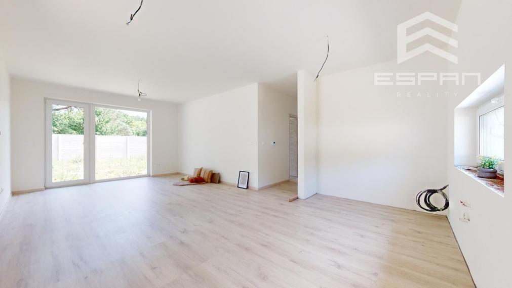 NOVOSTAVBA: 4 izb. rodinný bungalov vyhotovený v ŠTANDARDE v obci Sekule!!