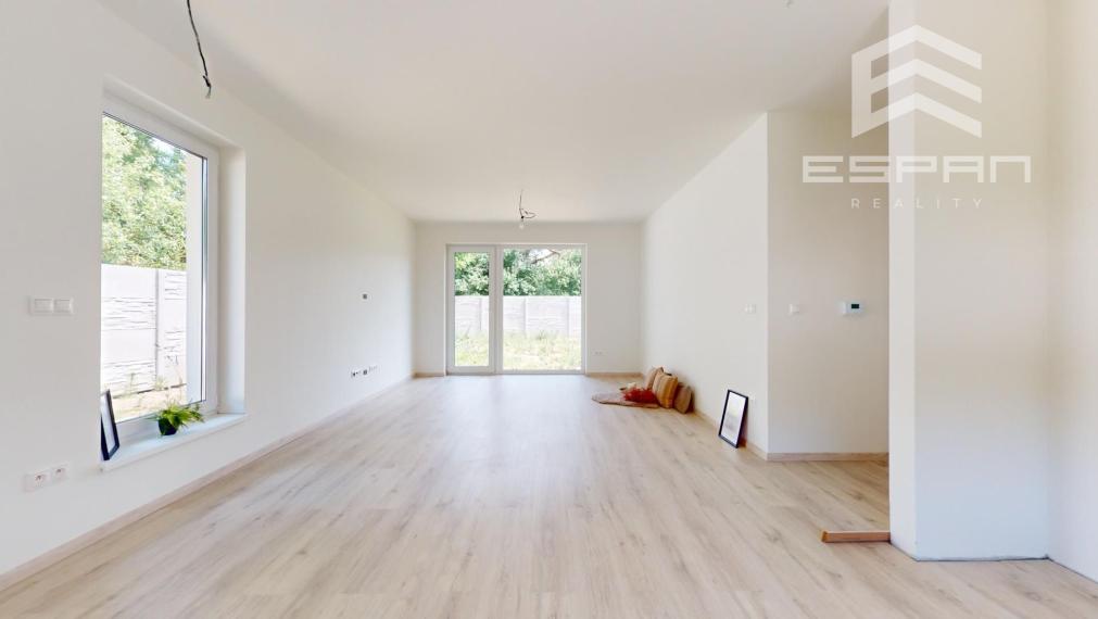 NOVOSTAVBA: 4 izb. rodinný bungalov vyhotovený v ŠTANDARDE v obci Sekule!!