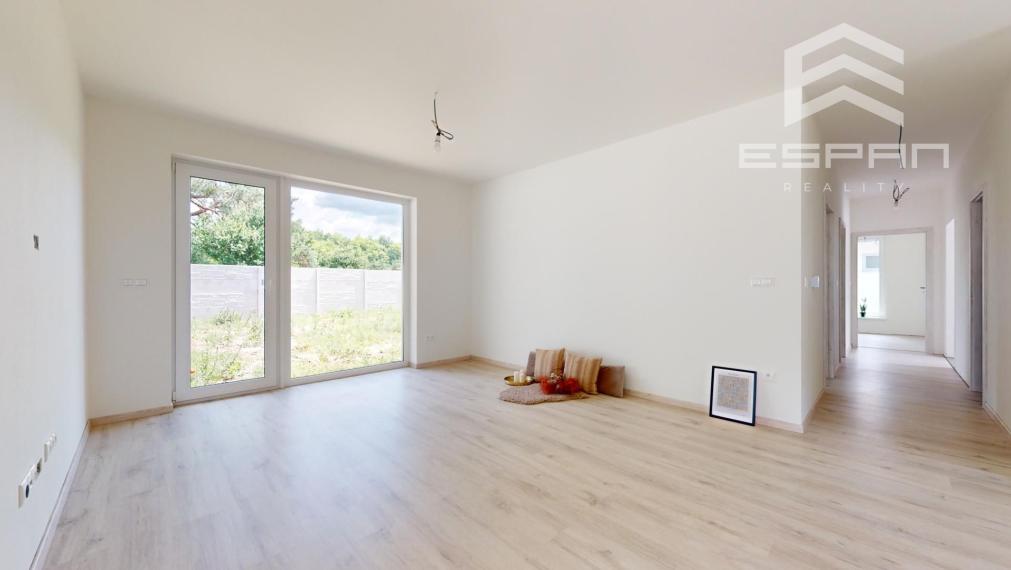 NOVOSTAVBA: 4 izb. rodinný bungalov vyhotovený v ŠTANDARDE v obci Sekule!!