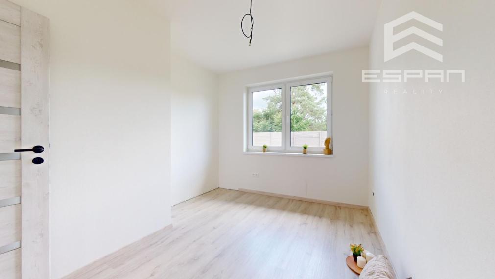 NOVOSTAVBA: 4 izb. rodinný bungalov vyhotovený v ŠTANDARDE v obci Sekule!!