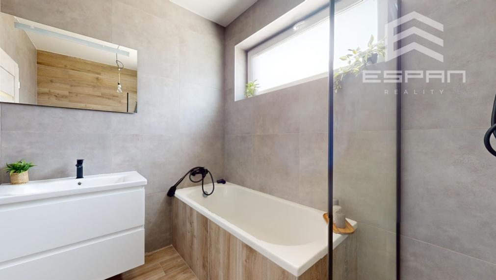 NOVOSTAVBA: 4 izb. rodinný bungalov vyhotovený v ŠTANDARDE v obci Sekule!!