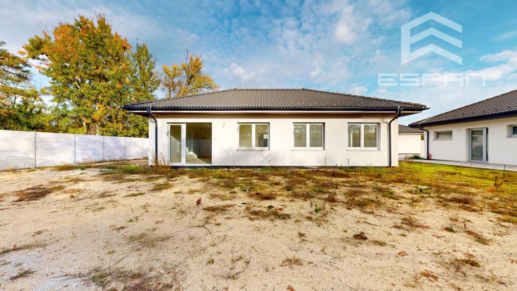 NOVOSTAVBA: 4 izb. rodinný bungalov vyhotovený v ŠTANDARDE v obci Sekule!!